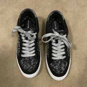 Birdies- Cardinal Orbit Sneaker - Size 8